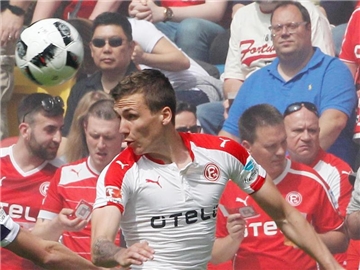 Mittelfeldspieler Marcel Sobottka hat seinen Vertrag mit Fortuna Düsseldorf verlängert. Foto: Roland Weihrauch