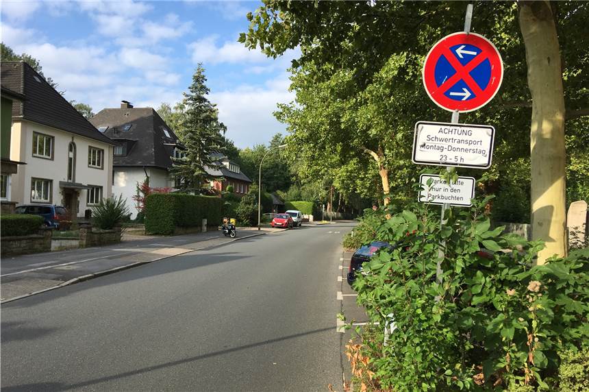 Schwertransporter rollen seit Monaten durchs Kreuzviertel - ein Ende ist nicht in Sicht Mitten durch das ruhige Wohnviertel werden wöchentlich zehn Schwertransporte geleitet. Die Bewohner scheint es nicht sonderlich zu stören.