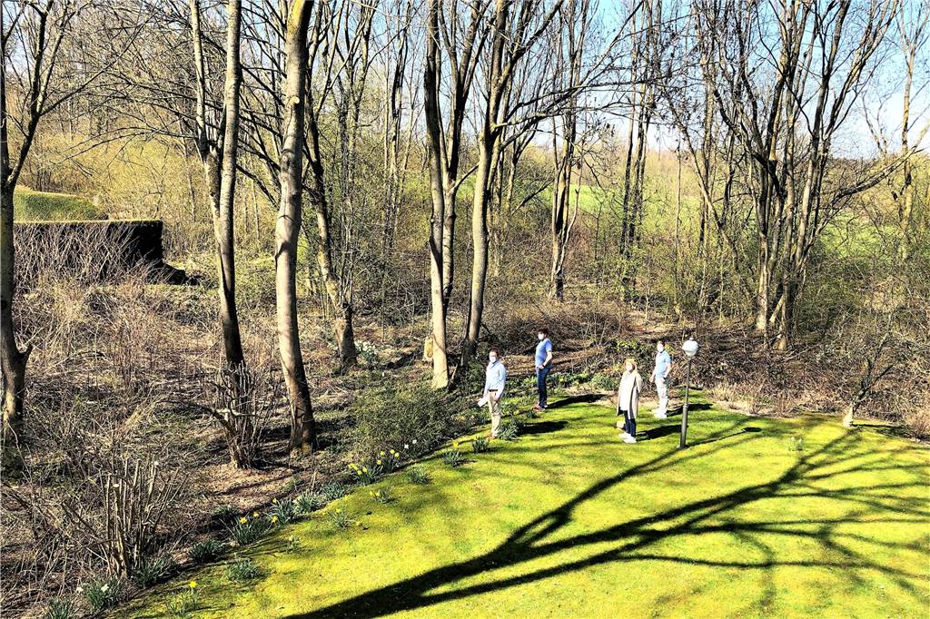 Umstrittenes Neubaugebiet in Dortmund: Bürgerprotest zeigt erste Wirkung Mitten durch diesen Grüngürtel soll die Zufahrt zum geplanten Neubaugebiet führen. Die direkten Nachbarn wollen das verhindern.