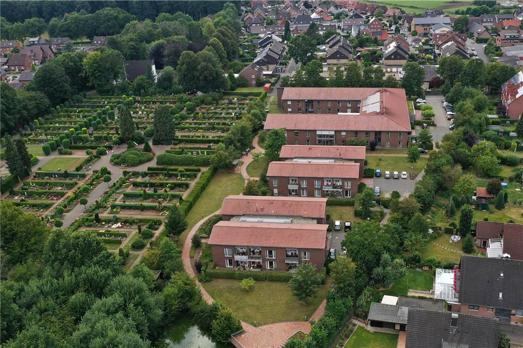 Angehörige beklagen Pflegenotstand in Altenheim nach mehreren Kündigungen Seniorenzentrum St. Laurentius in Lembeck von oben