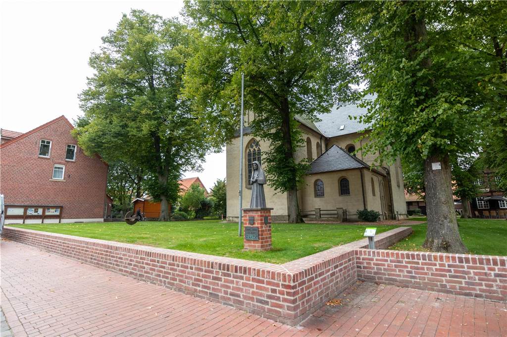 Aus altem Spieker soll ein Bürgergerätehaus für Asbeck werden Mitten im Dorf - ganz in der Nähe der Kirche - soll der alte Spieker wieder aufgebaut werden.