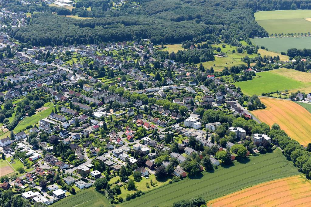 Benninghofen und Loh: Wohnen im grünen Gürtel der Stadt Mitten im Grünen: Der Stadtteil Loh im Dortmunder Süden. Im Hintergrund der Niederhofer Wald.