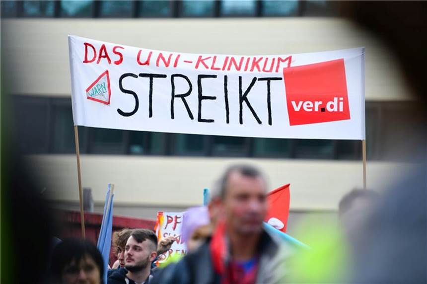 Verdi weitet Warnstreiks an Unikliniken aus: „Fehlende Nächstenliebe“ Mitten in der sich zuspitzenden Corona-Lage will Verdi die Warnstreiks an Universitätskliniken deutlich ausweiten.