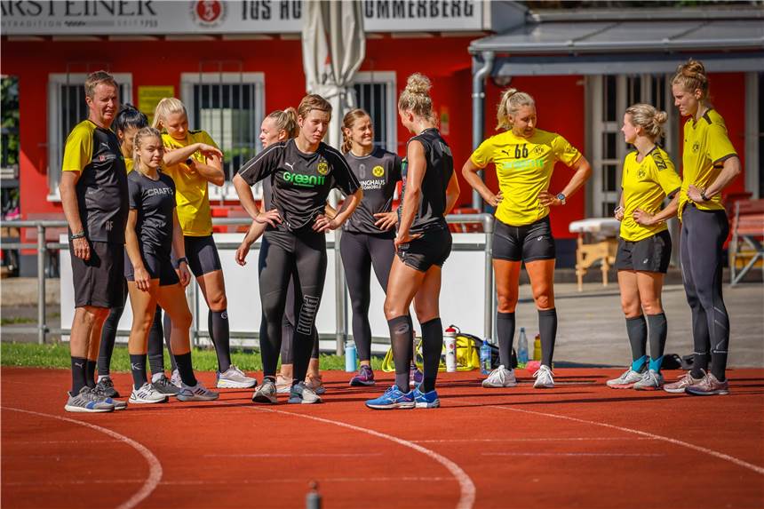 Der Deutsche Meister absolviert seine harte Vorbereitung: BVB-Handballerinnen quälen sich Mitten in der Vorbereitung auf die kommende Spielzeit: Die Handballerinnen von Borussia Dortmund.