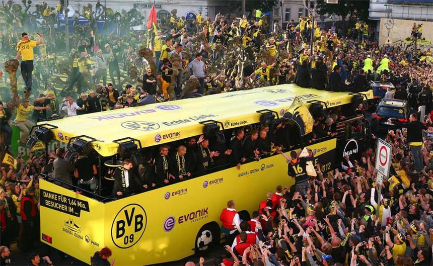Wir verlosen 2x2 Plätze im Pokalsieger-Korso Mittendrin im Pokalsieger-Korso des BVB: 2x2 Plätze für dieses spektakuläre Erlebnis am 31. Mai in Dortmund verlosen die Ruhr Nachrichten und BVB-Sponsor Opel.