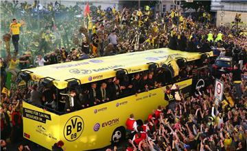 Mittendrin im Pokalsieger-Korso des BVB: 2x2 Plätze für dieses spektakuläre Erlebnis am 31. Mai in Dortmund verlosen die Ruhr Nachrichten und BVB-Sponsor Opel.
