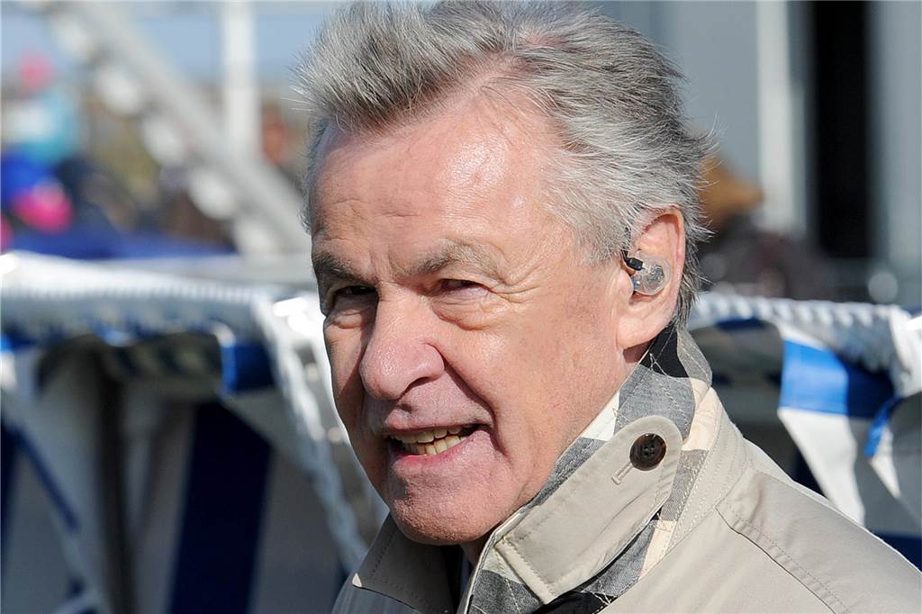 Werner Hansch und Oliver Müller im XXL-Interview: „Was Hitzfeld schaffte, schien unvorstellbar“ Ottmar Hitzfeld schaut nach vorne.
