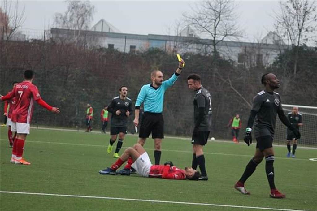 Beförderung beim Helene-Fischer-Konzert: Lüner Schiedsrichter mit kuriosem Werdegang Mittlerweile pfeift Tobias Kraeling sogar in der Landesliga.