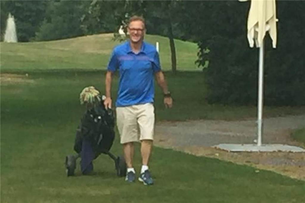 Andreas Zinke nun woanders sportlich aktiv: „Kann nun endlich mit meiner Frau spielen“ Andreas Zinke steht auf dem Golfplatz.