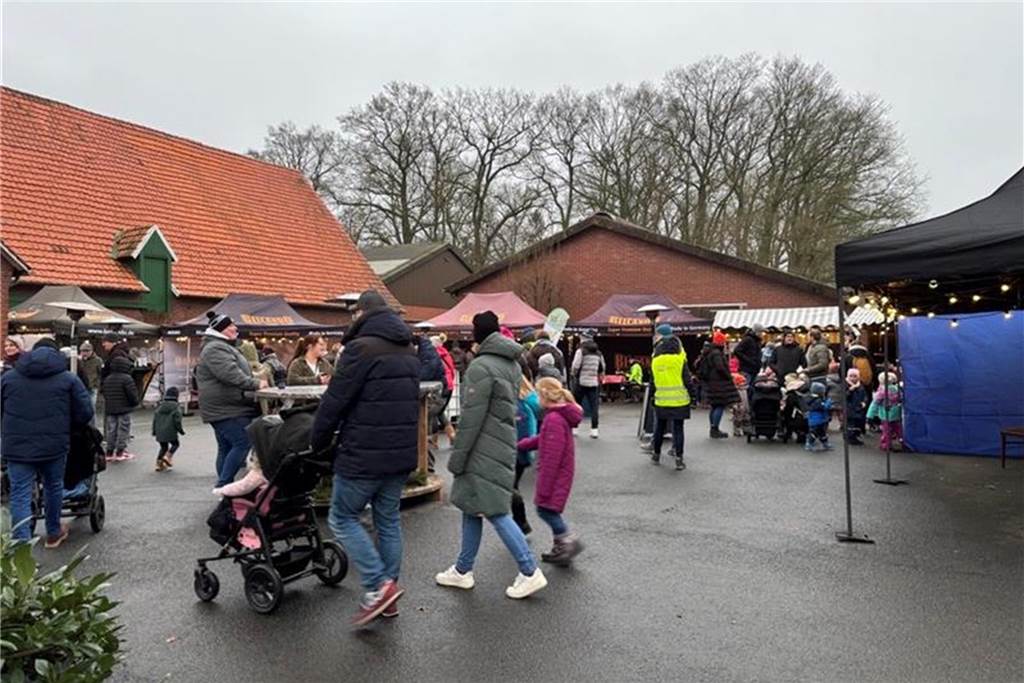 Blick auf Weihnachtsmarkt