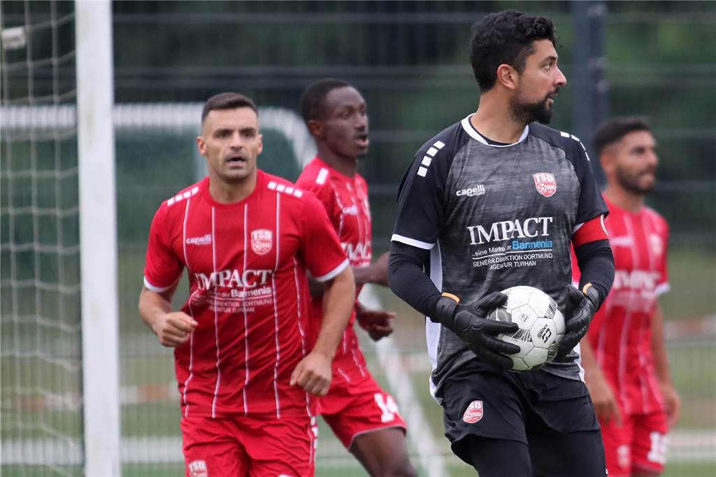 Tyrala in der Halle gegen Türkspor?: TSD-Keeper frech: „Sogar rückwärtslaufend bin ich schneller“ Mo Acil glänzt in der Halle als spielender Torhüter.