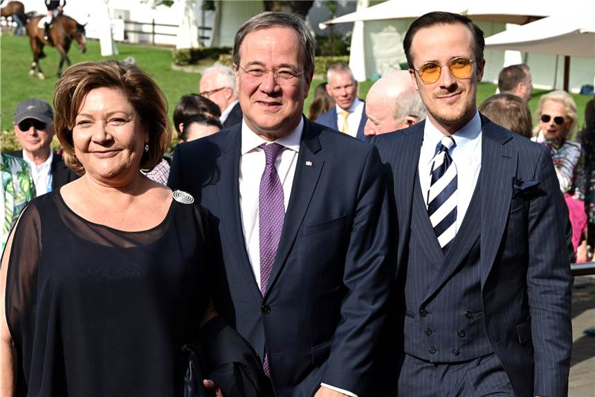 Joe Laschet erklärt Mode-Passion - Lob für Garderobe von Maas und Habeck Mode-Influencer Joe Laschet (r.), Sohn von CDU-Kanzlerkandidat Armin Laschet, lobt die Garderobe von Robert Habeck sowie Heiko Maas.