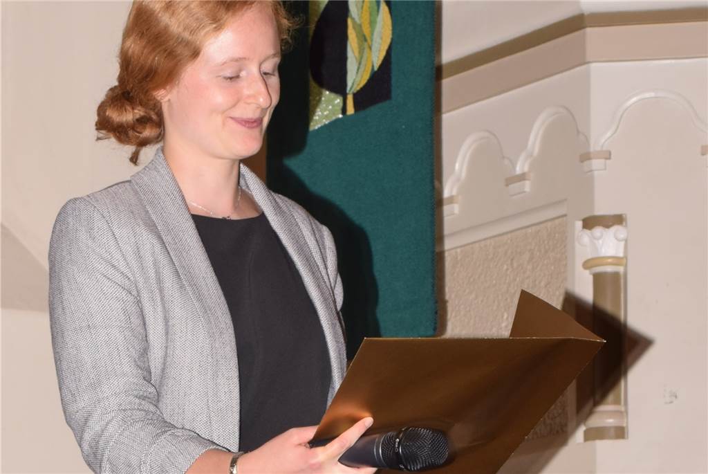 Schwestern gewinnen mit Kochvideo „Dinner for Friends“-Wettbewerb Moderatorin Anna Haverkamp verlas die Gewinner.