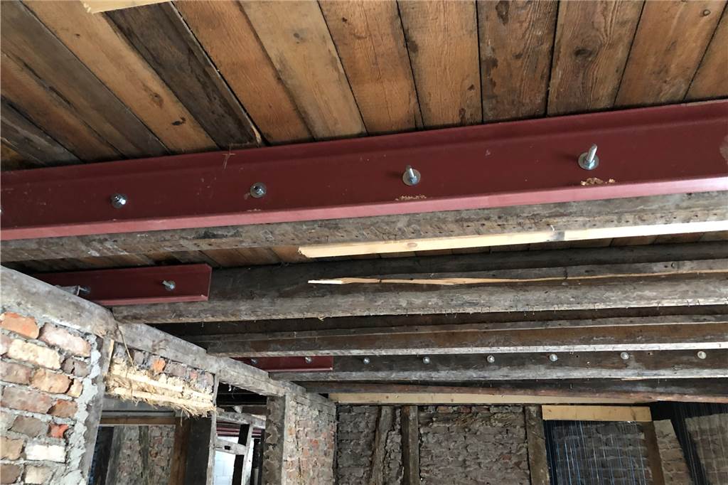 Bäckerei Vorwerk zieht ins ehemalige Sacré Coeur an der Husener Straße 54 Moderne Stahlträger stützen an einigen Stellen die alten Fachwerkbalken