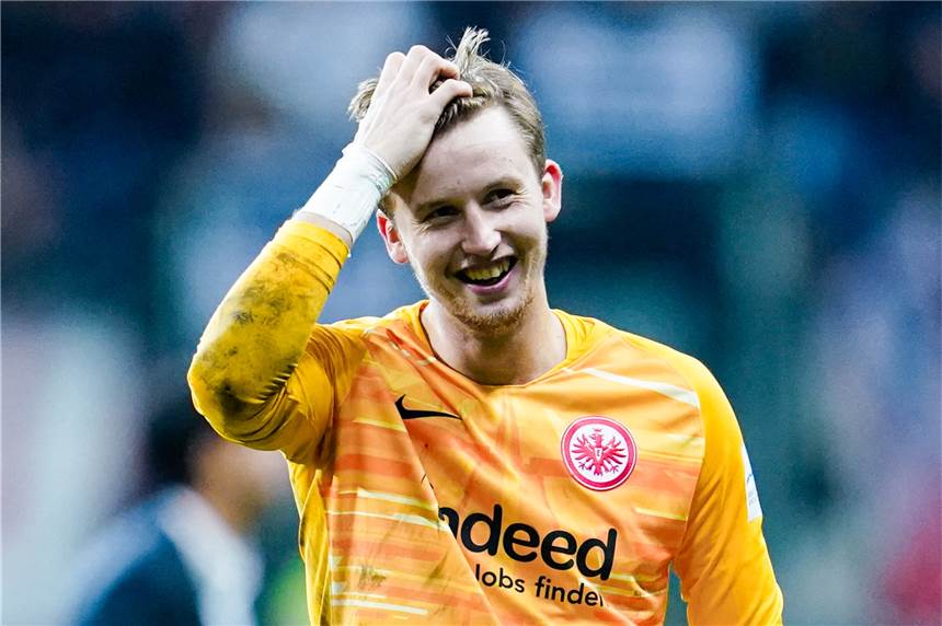 Der Torwart-Tausch: Warum jetzt auch Ralf Fährmann wieder wackelt Möchte auf Schalke wieder mehr Spielpraxis als in Frankfurt bekommen: Frederik Rönnow.