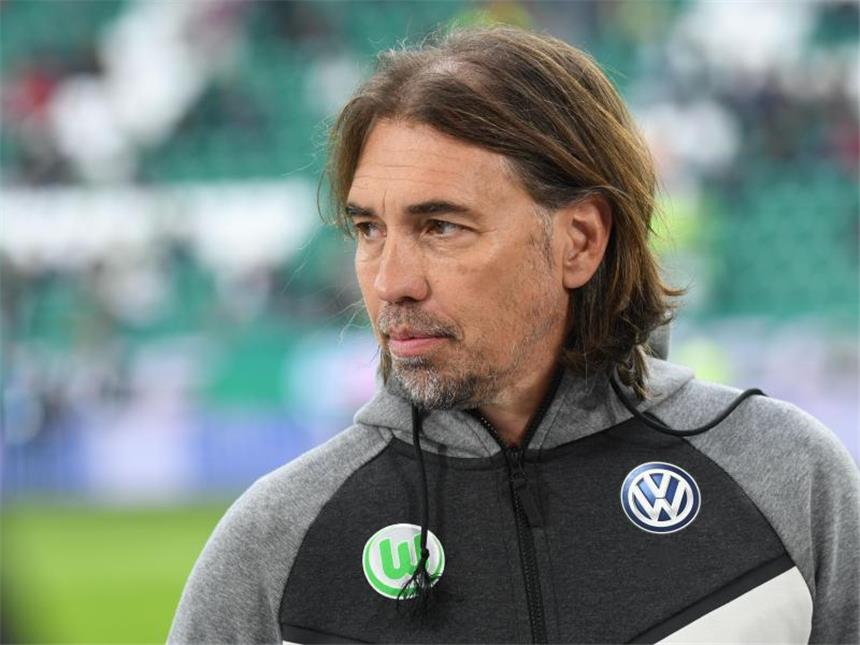 Schmidt will ersten Sieg - Bayer ohne Aranguiz Möchte mit dem VfL Wolfsburg endlich den ersten Dreier einfahren: Trainer Martin Schmidt. Foto: Peter Steffen