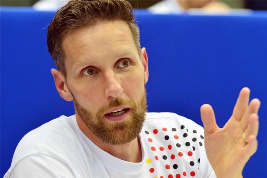 Deutsche Schwimmer starten EM-Qualifikation Möchte mit den deutschen Schwimmern wieder in die Weltspitze: Chefbundestrainer Henning Lambertz. Foto: Maurizio Gambarini