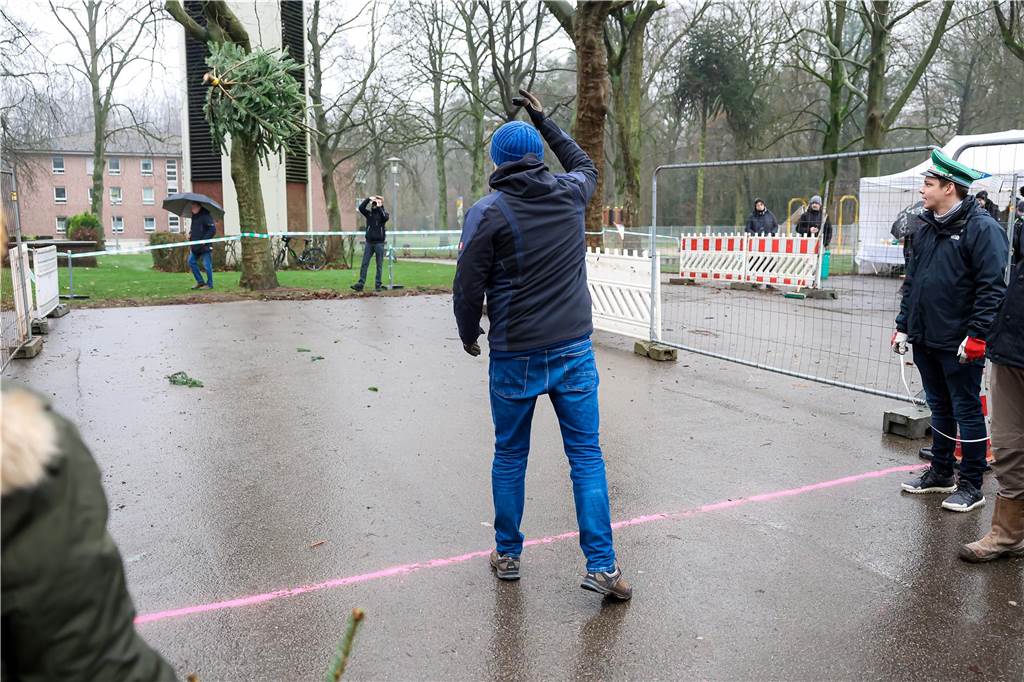 Möglichst weit nach vorn sollten die Bäume fliegen.