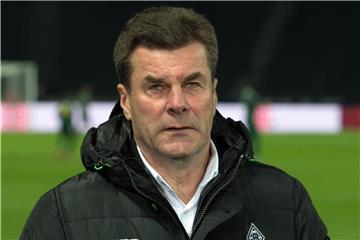 Mönchengladbachs Trainer Dieter Hecking glaubt an Chancen gegen den FC Bayern München. foto: Soeren Stache