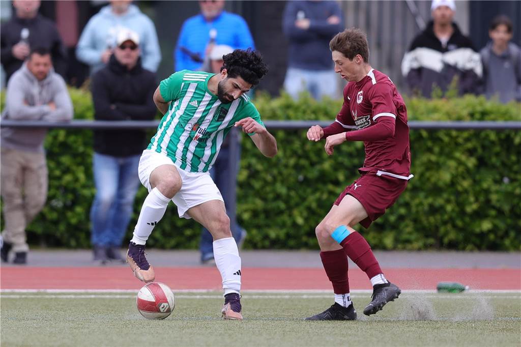 SG Selm feiert gegen Gievenbeck II wichtigen Sieg im Abstiegskampf Mohamad Fakih Dit Issa stoppt den Ball.