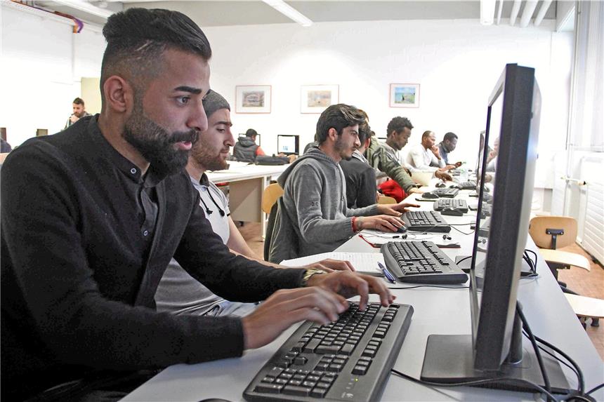 Mohammed Boazar (24) aus Ahwaz im Iran arbeitet in der FFM-Klasse („Fit für mehr“) am Berufskolleg an seinem Hauptschulabschluss nach Klasse 9.Fotos weckenbrock