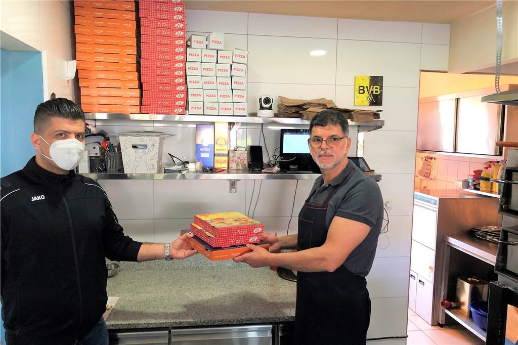 Mohsen (34) liefert die Pizzen, Nudelgerichte und Salate der Pizzeria Totto aus.