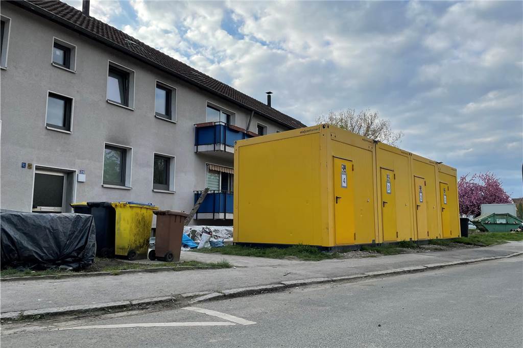 Im Bergmannsgrün-Viertel sind schon zwei Häuserreihen verschwunden Sanitärcontainer im Walkmühlenweg, wo unter anderem das neue Huckarder Vivawest-Viertel Bergmannsgrün entsteht.