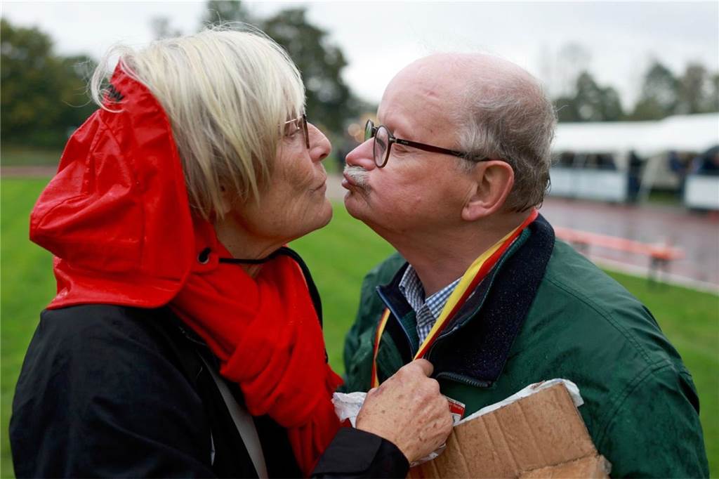 Hunderte bekundeten ihr Beileid zum Tod von Rainer Schulz Momente des Glücks: Kirsten und Rainer Schulz, hier nach dem Benefiz-Fußballspiel 2023, waren 46 Jahre verheiratet. Rainer Schulz starb am 6. Dezember an der seltenen Creutzfeldt-Jakob-Krankheit.