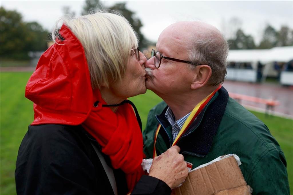 Momente des Glücks: Kirsten und Rainer Schulz, hier nach dem Benefiz-Fußballspiel 2023, waren 46 Jahre verheiratet. Rainer Schulz starb am 6. Dezember an der seltenen Creutzfeldt-Jakob-Krankheit.
