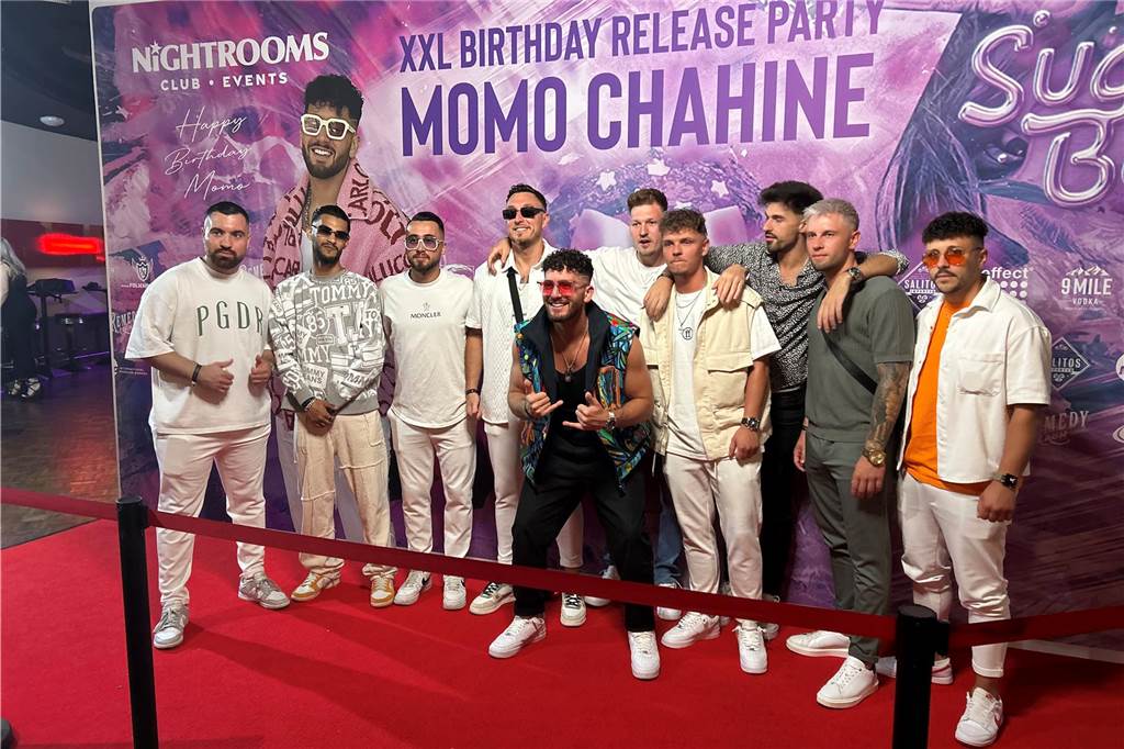 Momo Chahine mit seinen Freunden.