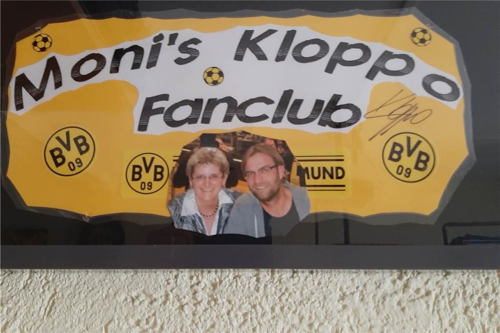Monika Hahn und das „Kloppocar“: Dortmunds fanatischster Jürgen-Klopp-Fan Monika Hahn hat 2011 „Moni's Kloppo Fanclub“ gegründet. Bei ihr zu Hause in Derne ist das nicht zu übersehen
