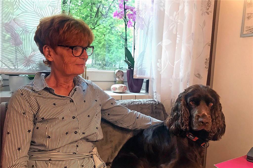 Vonovia-Mieter in Dortmund wehren sich gegen kuriose Abrechnungen Monika Hohmanns Cockerspaniel Enzo ist immer mittendrin.