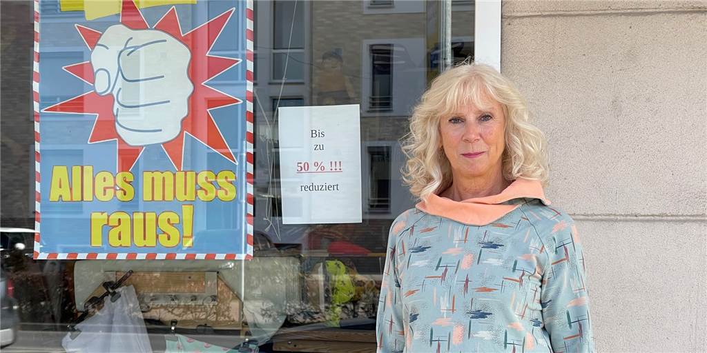 Geschäft an der Kreisstraße in Selm schließt nach 38 Jahren mit Rabatten Monika Kerschke schließt ihr Geschäft in wenigen Wochen – und lockt mit Rabatten.
