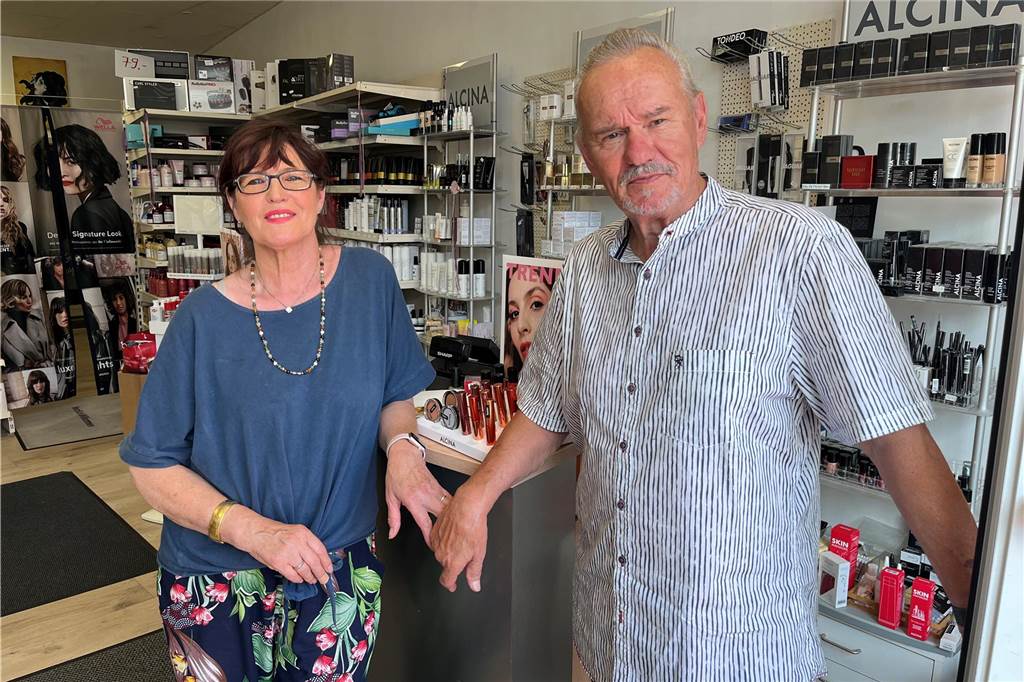 Unternehmen zu Poller-Experiment: „Ich sehe mich hier schon Erste Hilfe leisten“ Monika und Helmut Dahms wollen sich die Lage um die neuen Poller in den kommenden Wochen ganz genau anschauen und dann ein Urteil fällen.