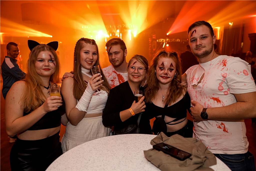 Schaurig-schön: Halloween-Party ging im Brauhaus über die Bühne Monstermäßige Stimmung herrschte bei dem Comeback der Halloweenparty im Brauhaus
