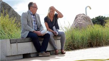 Montagnachmittag im Naturbad Olfen: Daniela Damm und Dr. Heinrich Völker-Feldmann vom Kreis-Gesundheitsamt besprechen, wie es nun weiter geht.