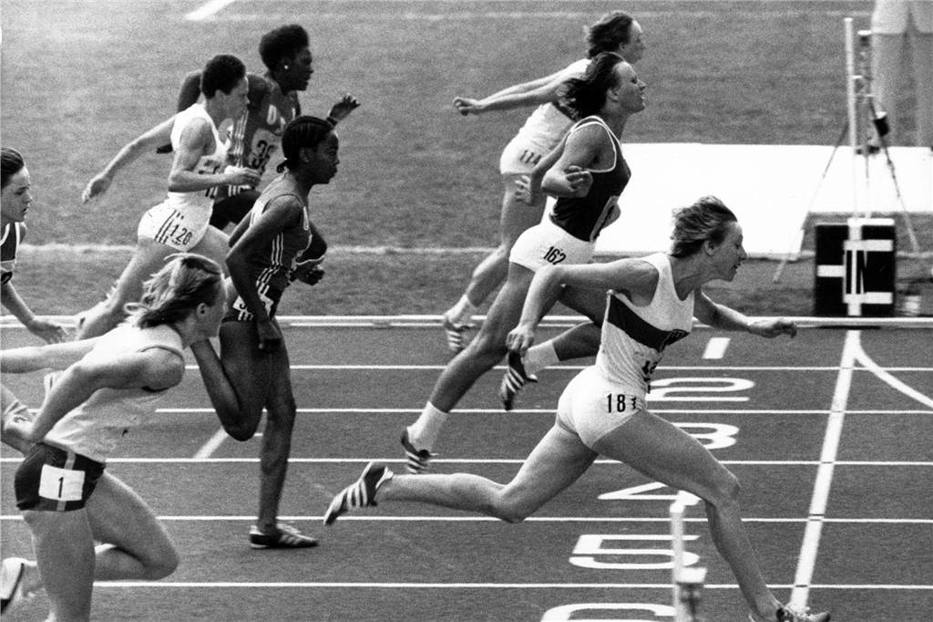 Vom TV Brechten in die große weite Welt - „Unser Anne“ Richter feiert besonderes Jubiläum Montreal, 25. Juli 1976: Annegret Richter (vorne re.) sprintet über 100 Meter zur olympischen Goldmedaille.