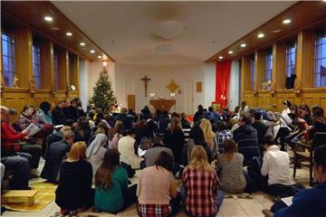 Morgenandacht beim Taizé-Treffen in Riga vor einem Jahr. Foto: Alexander Welscher