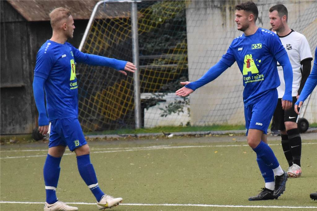 Kamener SC schießt SV Frömern ab: One-Man-Show von Moritz Denninghoff Moritz Denninghoff (r.) durfte am Sonntag gegen den SV Frömern gleich fünf Tore bejubeln.