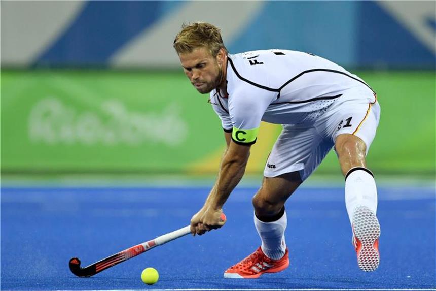 Hockey-Herren nach zwei Siegen im Halbfinale der Hallen-EM Moritz Fürste führt das deutsche Team in Antwerpen an. Foto: Sören Stache