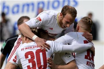 Moritz Hartmann (M) spielt seit 2009 für Ingolstadt. Foto: Stefan Puchner