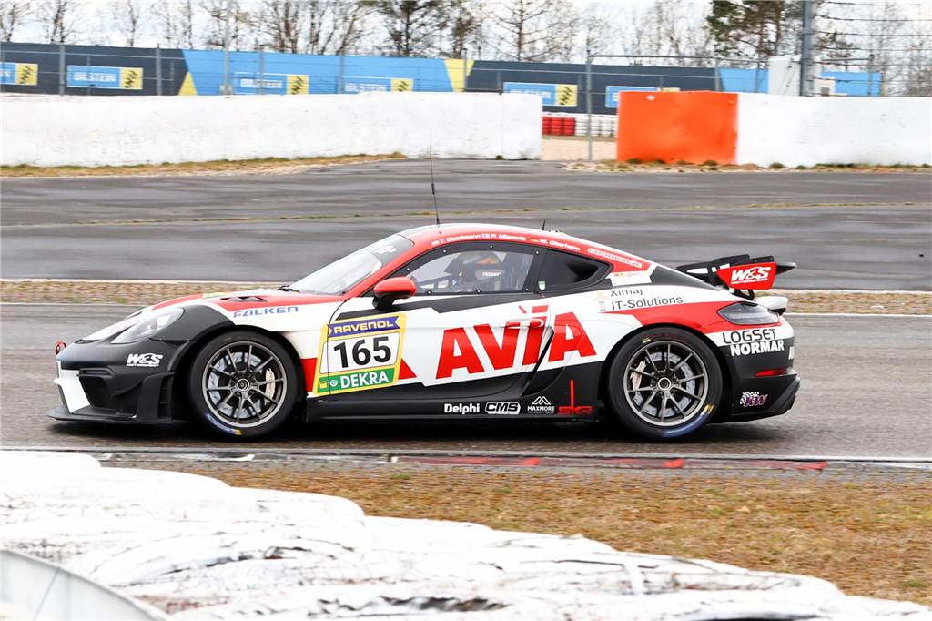 Moritz Oberheim startet am Nürburgring gleich wieder voll durch: Perfekter Saisonstart Moritz Oberheim im AVIA Porsche 718 Cayman GT4 RS
