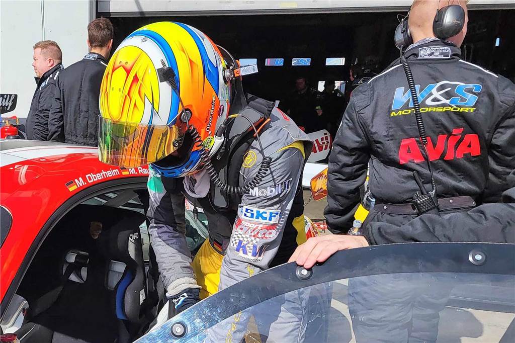 Moritz Oberheim hat ein neues Team: Langstreckenserie am Nürburgring ist gestartet Moritz Oberheim hat auch beim ersten Rennen im neuen Cockpit die Erwartungen wieder vollauf erfüllt.