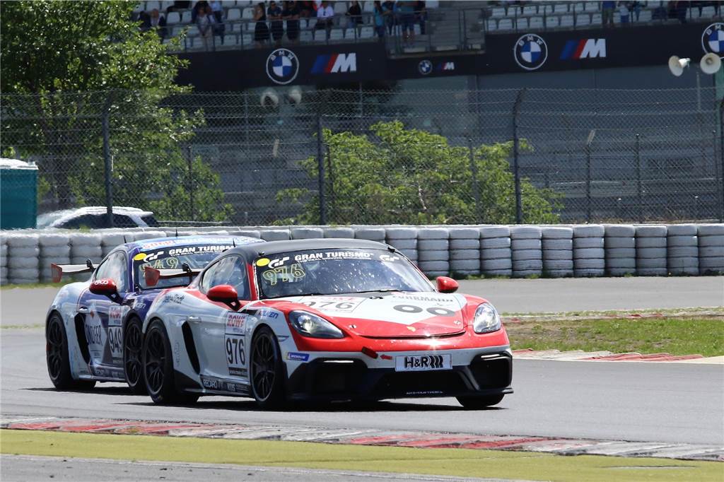 Ein Sieg für Opa - neue Rennstrategie beschert Moritz Oberheim Platz eins Moritz Oberheim beim Überholmanöver am Nürburgring