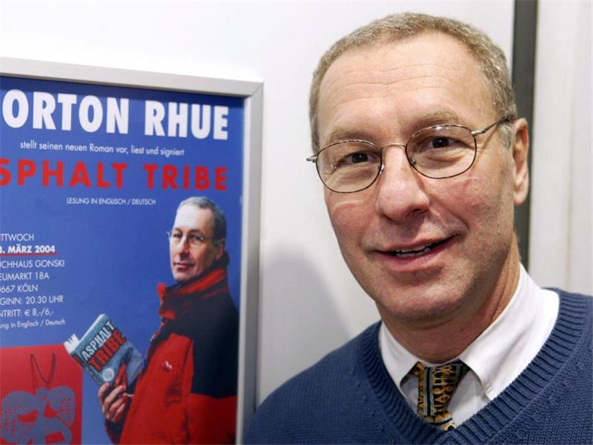 «Die Welle» und Glückskekse - Morton Rhue wird 65 Morton Rhue (2004). Foto: Jörg Carstensen