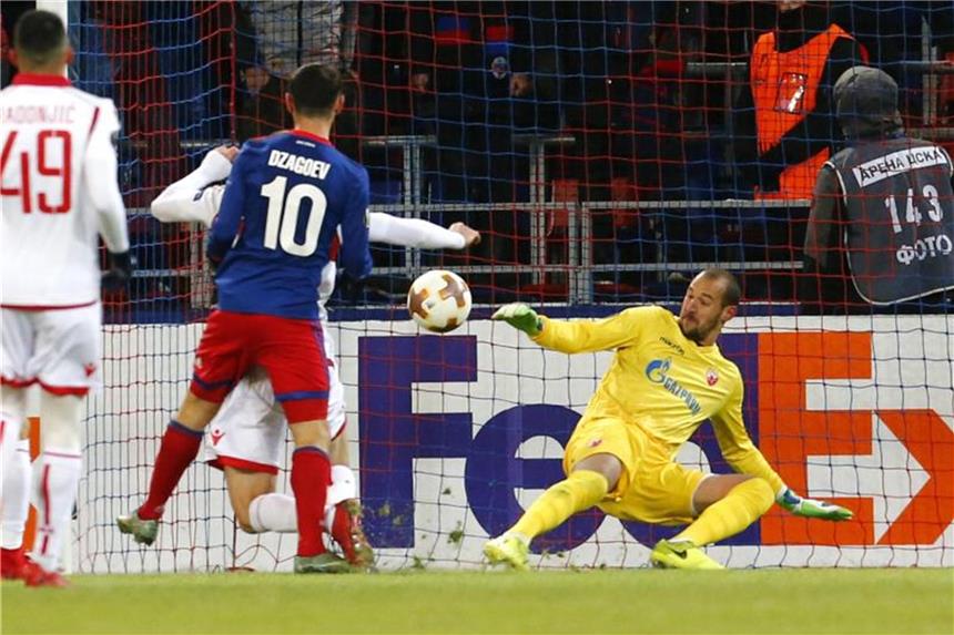 ZSKA Moskau nach Sieg gegen Belgrad im Achtelfinale Moskaus Alan Dsagojew (10) erzielt den Siegtreffer gegen für ZSKA gegen Belgrad. Foto: Alexander Zemlianichenko