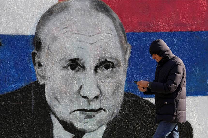 Fünf schlechte Nachrichten für Putin Moskaus Staatsfernsehen sendet Botschaften des Widerstands, drei Nato-Regierungschefs tagen plötzlich in Kiew, und russische Rapper schießen quer.
Das alles passt Wladimir Putin nicht.