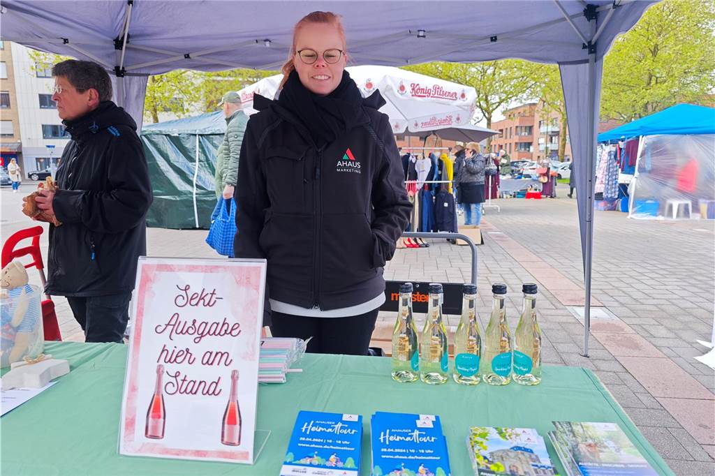 "Mrs. Floh" - alles, was das Frauenherz begehrt. Am Samstag fand auf dem Rathausplatz in Ahaus ein Flohmarkt von und für Frauen statt. 