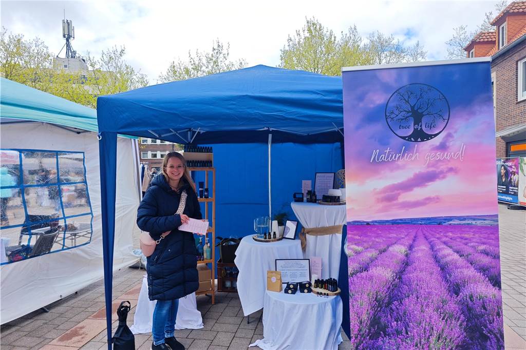 "Mrs. Floh" - alles, was das Frauenherz begehrt. Am Samstag fand auf dem Rathausplatz in Ahaus ein Flohmarkt von und für Frauen statt. 