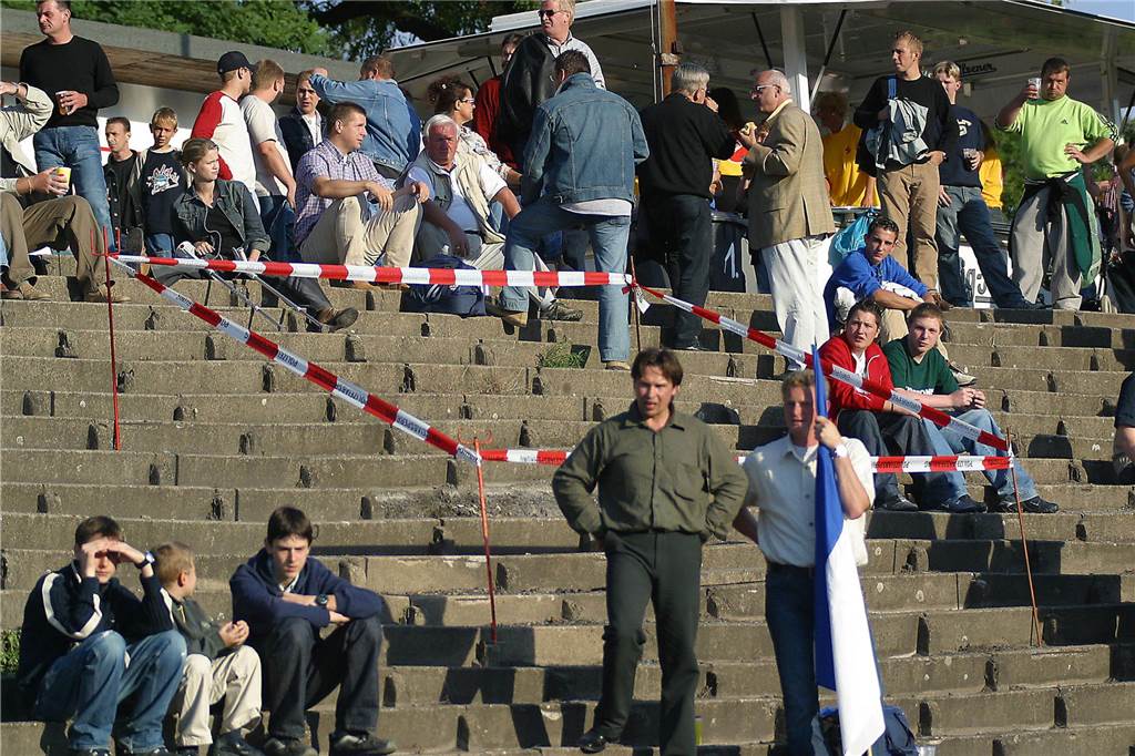 MSV Duisburg beim Spiel gegen eine Mannschaft des FC Frohlinde mit Akteuren der Stadtauswahl Castrop-Rauxel